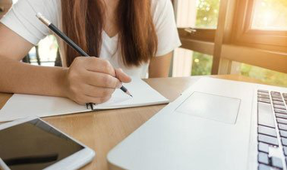 Pivoting to Online Teaching: Research and Practitioner Perspectives